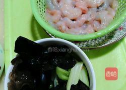 黑木耳炒虾仁的做法图解1
