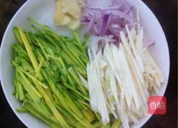 茭白瓜丝的做法图解1