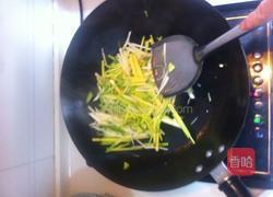 茭白瓜丝的做法图解3