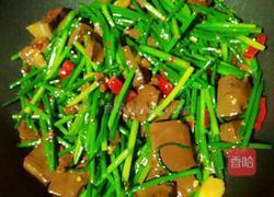 韭菜花炒鸭血的做法图解10