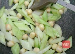 莲子米炒青瓜的做法图解4