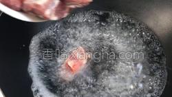 莲藕排骨汤的做法图解3