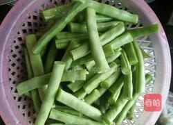 豆角炒猪肉的做法图解1