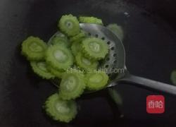 清炒苦瓜 它是甜的的做法图解3