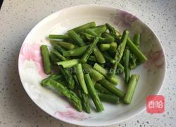 芦笋炒肉的做法图解2