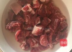 土豆烧牛肉的做法图解1