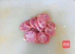芥兰心炒香肠的做法图解1