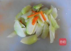 芥兰心炒香肠的做法图解2
