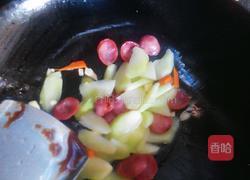 芥兰心炒香肠的做法图解7