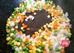 甜虾彩蔬炒饭的做法图解5
