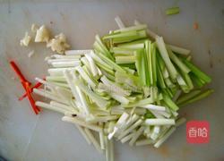 韭黄炒鸭蛋的做法图解2