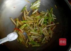 韭黄炒鸭蛋的做法图解4