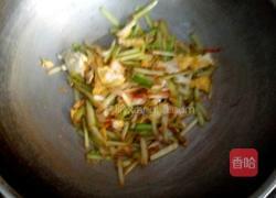 韭黄炒鸭蛋的做法图解5