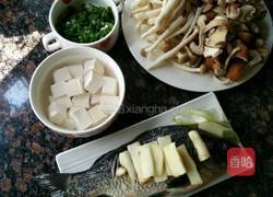 鲜菇鲫鱼汤的做法图解1