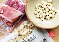 百合莲子猪骨汤的做法图解1