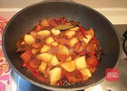 土豆红烧肉的做法图解11