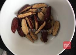 花生鸡爪猪脚汤的做法图解3