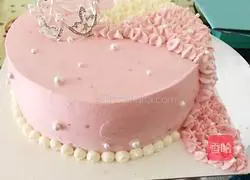Illustration of how to decorate a cake with a little crown and girl's heart 7