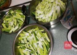 腌制黄瓜咸菜的做法图解1