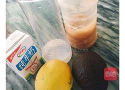 牛油果芒果奶昔的做法图解1