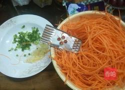 凉拌胡萝卜的做法图解2