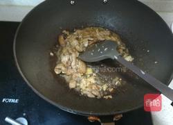 西兰花炒鸡肉的做法图解7