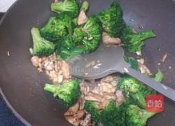 西兰花炒鸡肉的做法图解8