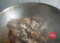 酱炖小鲫鱼的做法图解6