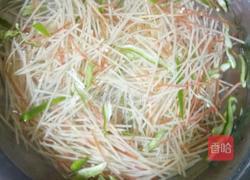 青椒炒土豆丝的做法图解2