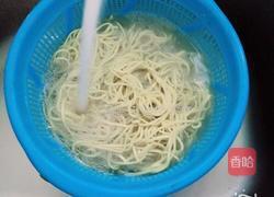 火腿炒面的做法图解2
