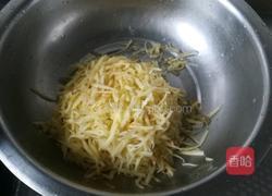土豆丝太阳煎蛋的做法图解1