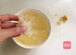 银耳莲子百合汤的做法图解3