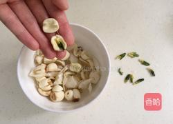 银耳莲子百合汤的做法图解4