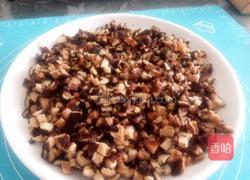 咸蛋黄香菇瘦肉烧麦的做法图解4