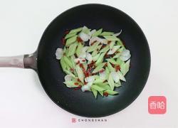 西芹清炒鲜百合的做法图解3