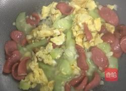 鸡蛋香肠炒丝瓜的做法图解7