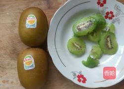 猕猴桃奶昔的做法图解1