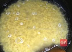 培根炒空心意面的做法图解2