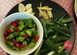 土豆烧鱼的做法图解1