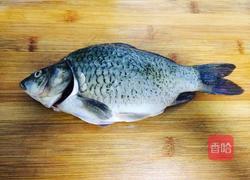 黑枸杞鲫鱼豆腐汤的做法图解1