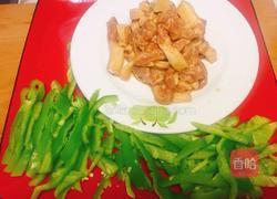 青椒炒肉丝的做法图解1