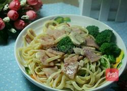 奶油培根意面的做法图解1