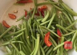 红椒炒红薯梗的做法图解4