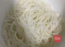 米线花样吃—黑椒炒米线的做法图解1