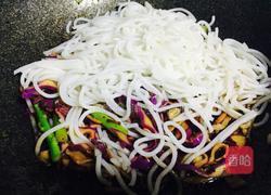 米线花样吃—黑椒炒米线的做法图解8