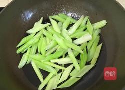 清炒西芹的做法图解3