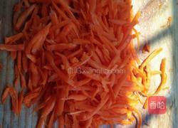 胡萝卜丝炒肉的做法图解1