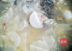 白萝卜鲫鱼汤的做法图解3