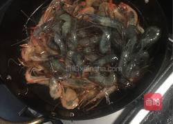 南乳汁煮炸河虾的做法图解3