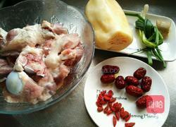 红枣莲藕大骨汤的做法图解1